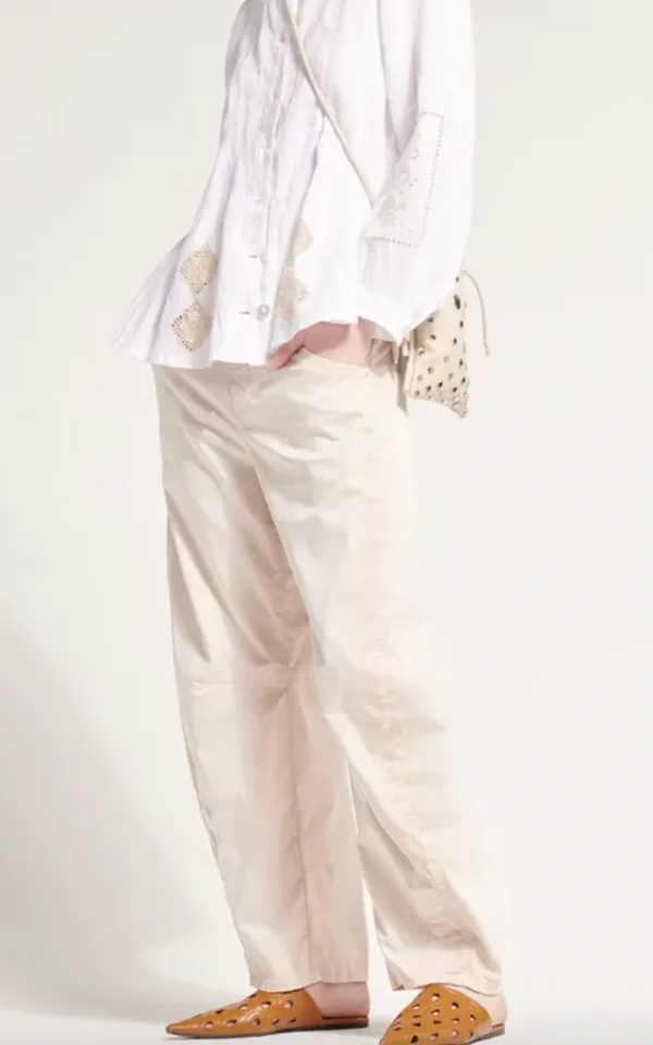 High waist sand-colored trousers happily
