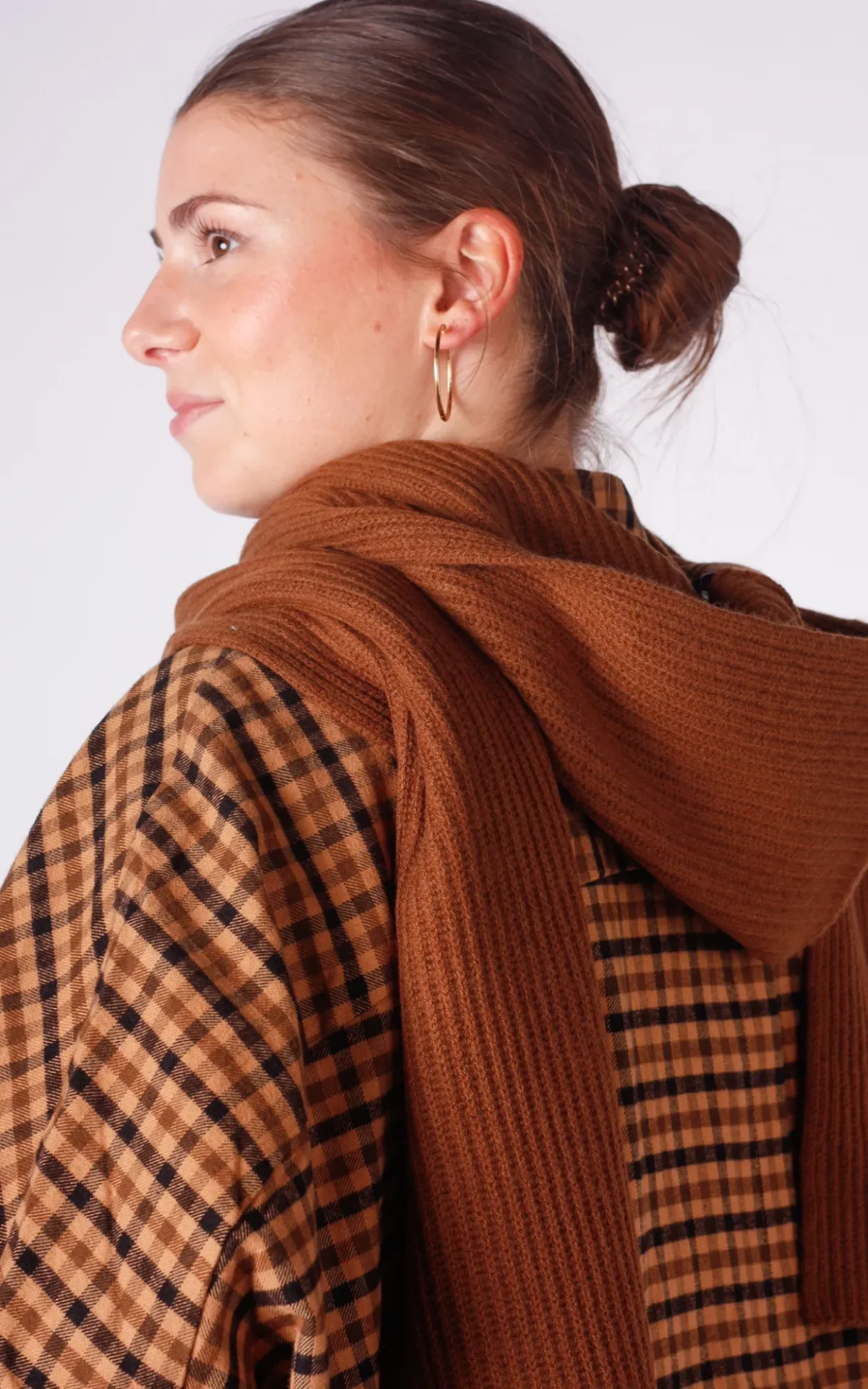 WithBlack Wit Black scarf Vivianna camel